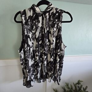 Adrianna Papell Women's Pleated Black White Top Size Medium Mock/ Button Back XL